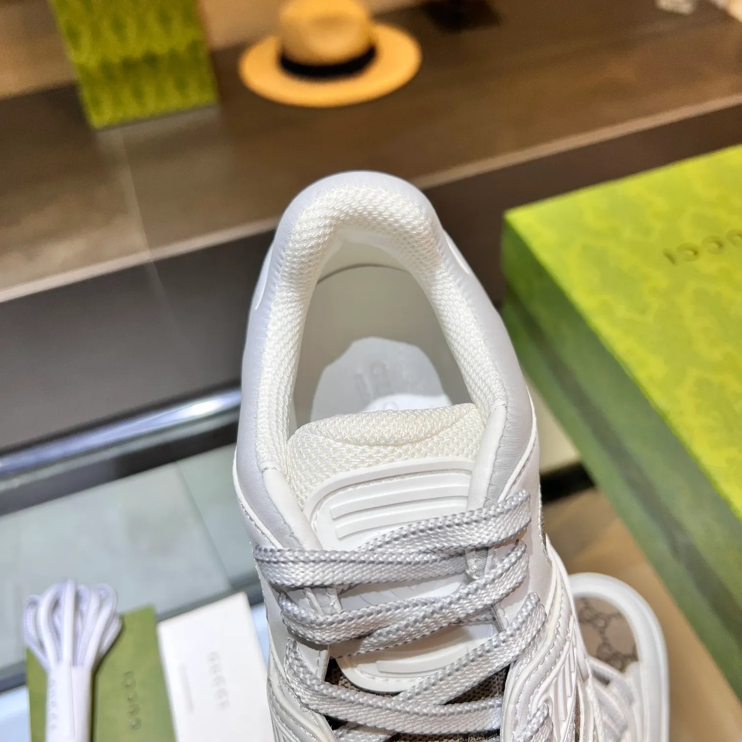 👟👟Ex-factory price 600👟👟 Men's size +10 high version, the top version of 2022 Gucci low-top sneakers! The new colors are reproduced one to one. New style for early spring, creating a perfect style💣💣💣street style🔥🔥🔥cool and trendy C-level fashionable outfit with a retro and futuristic feel🌹🌹🌹classic boot shape + British color-blocking design, super eye-catching. Various leather splicing, original reverse mold last type, imported high-end knitting needles showing exquisite texture! Open mold to customize high-density TPU outsole. 15 colors come out first. Size: Female 35-41 Male 39-46